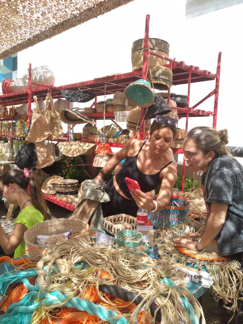 Fotografía asociada a la noticia 'Participación de la Feria Al Cateo con Taller de cestería 'Rearmar'': 'RearMar: Creación con sentido' es un taller de cestería que ofrece capacitación, especialmente a mujeres que buscan un nuevo ingreso y...