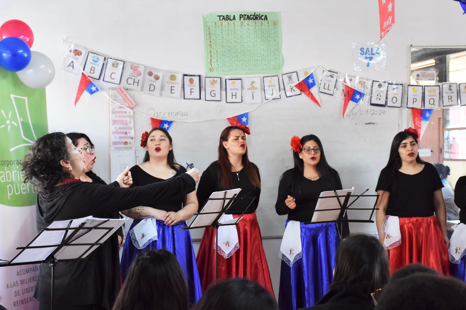 Fotografía asociada a la noticia 'Celebraciones Artísticas durante el Mes de la Patria': El pasado miércoles 11 de septiembre se realizó una emocionante presentación artística, de dos talleres ejecutados en el CPF San Joaquín...